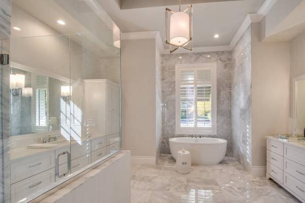 Hicksville Bathroom Remodeling: Combining Functionality and Style